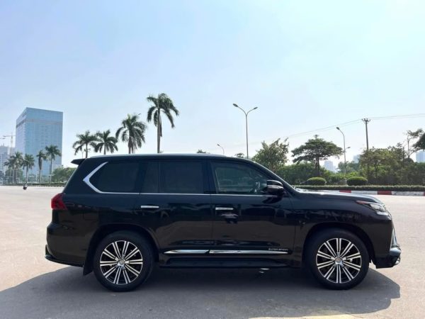 Lexus LX 570 2016 4