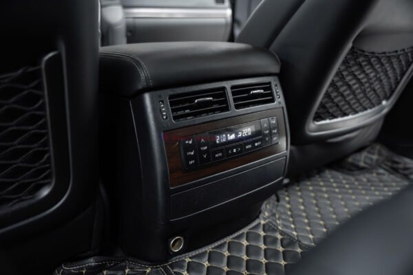 Toyota Land Cruiser LC200 2020 - Ảnh 11