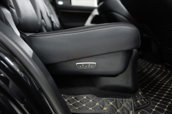 Toyota Land Cruiser LC200 2020 - Ảnh 14