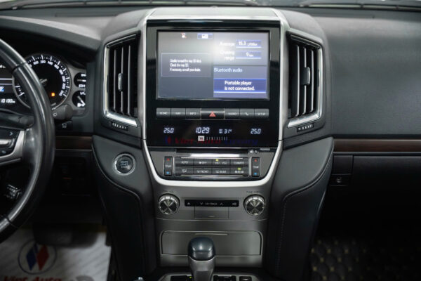 Toyota Land Cruiser LC200 2020 - Ảnh 17