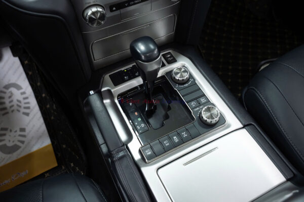Toyota Land Cruiser LC200 2020 - Ảnh 18