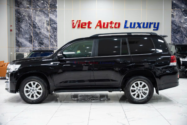 Toyota Land Cruiser LC200 2020 - Ảnh 3