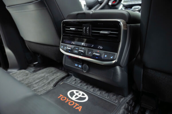 Toyota Land Cruiser LC300 2024 - Ảnh 12