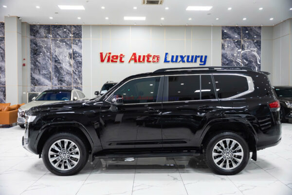 Toyota Land Cruiser LC300 2024 - Ảnh 4