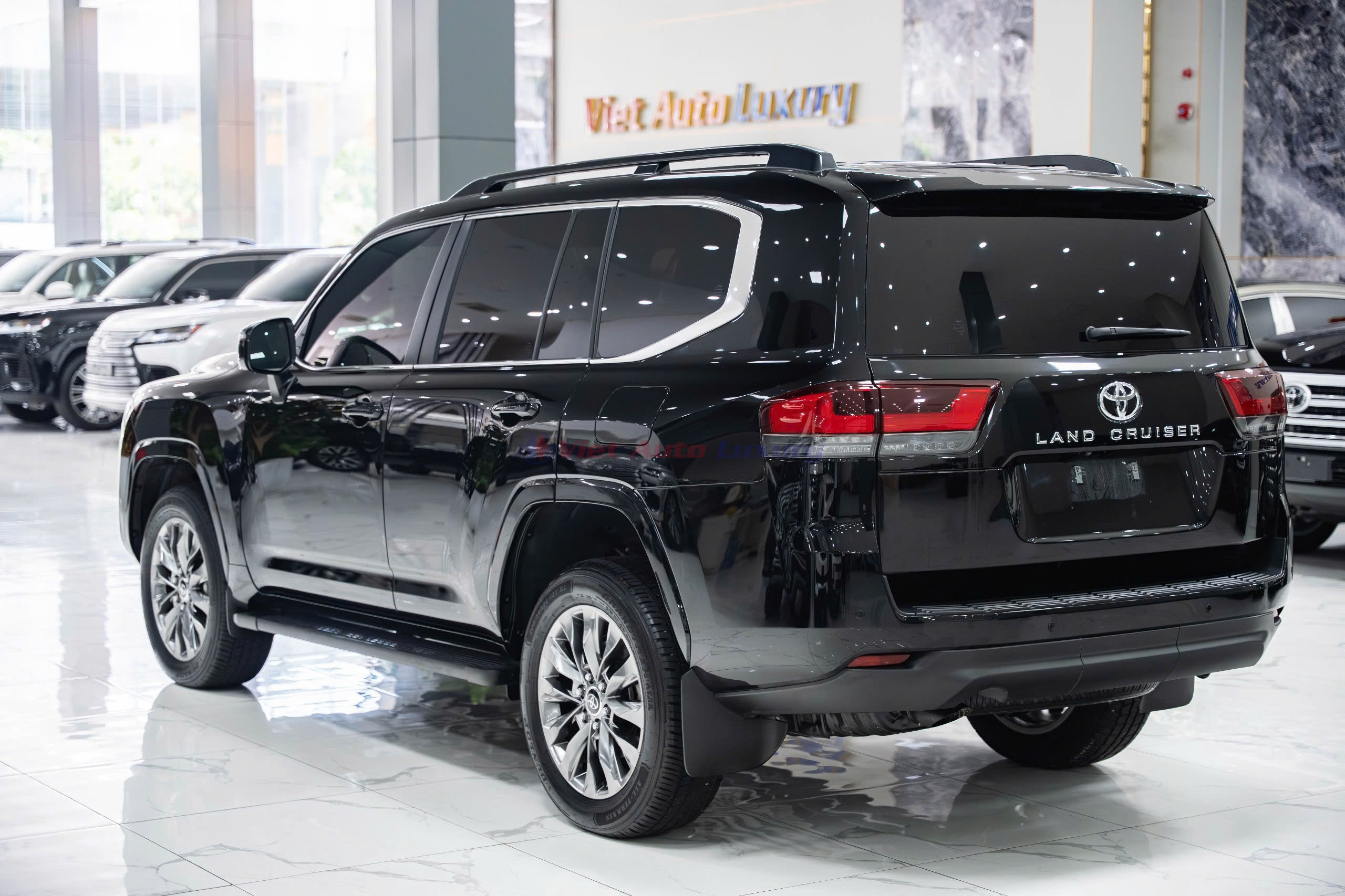 Toyota Land Cruiser LC300 2024