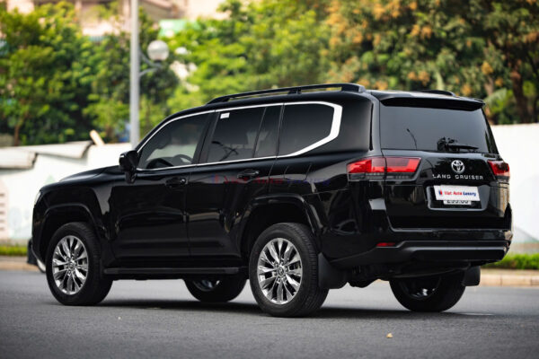 Toyota Land Cruiser LC300 2024