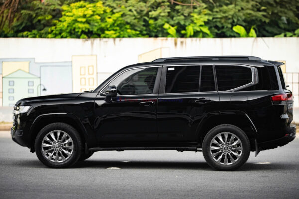 Toyota Land Cruiser LC300 2024 - Ảnh 9