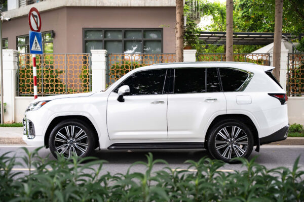 Lexus LX600 2023 - Ảnh 2
