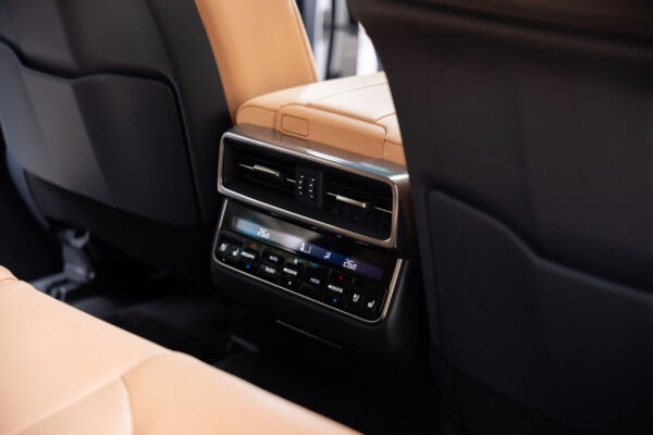 Lexus LX600 2023 - Ảnh 17