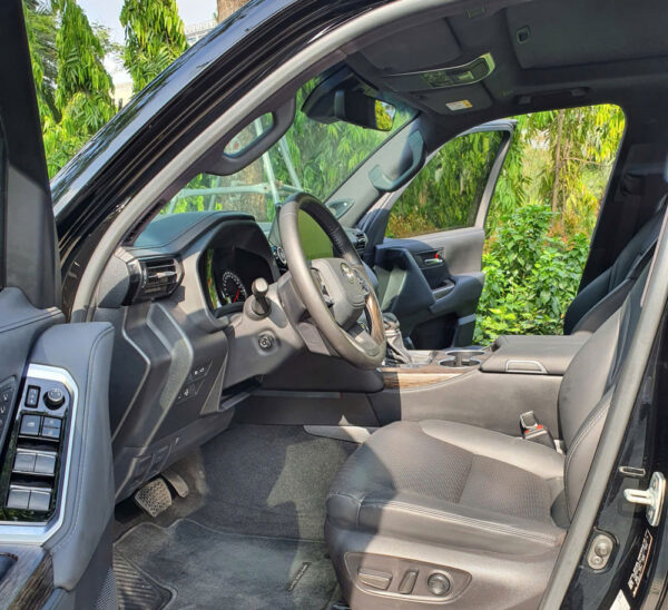 Toyota Land Cruiser LC300 2023 - Hình ảnh 4