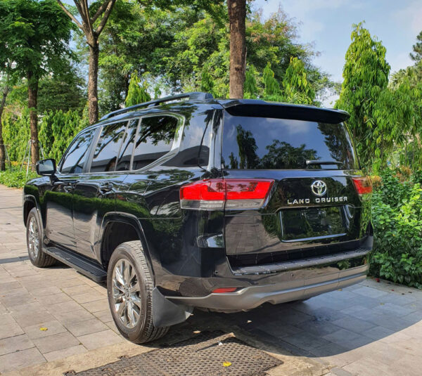 Toyota Land Cruiser LC300 2023 - Hình ảnh 3